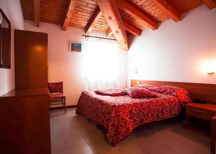 Hotel Aurora Spiazzi Di Caprino