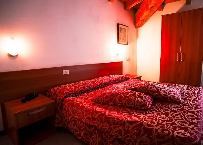 Hotel Aurora Spiazzi Di Caprino