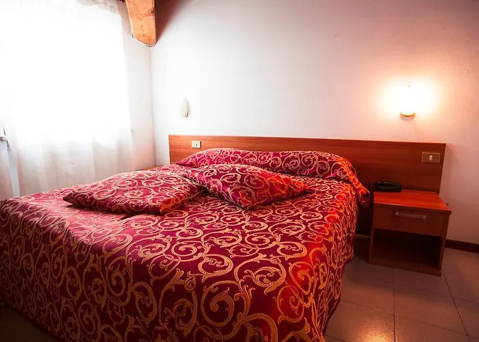 Hotel Aurora 2*
