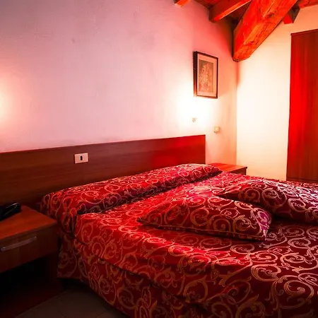 Hotel Aurora Spiazzi Di Caprino